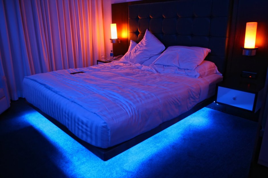 Светодиодная лента в интерьере спальни