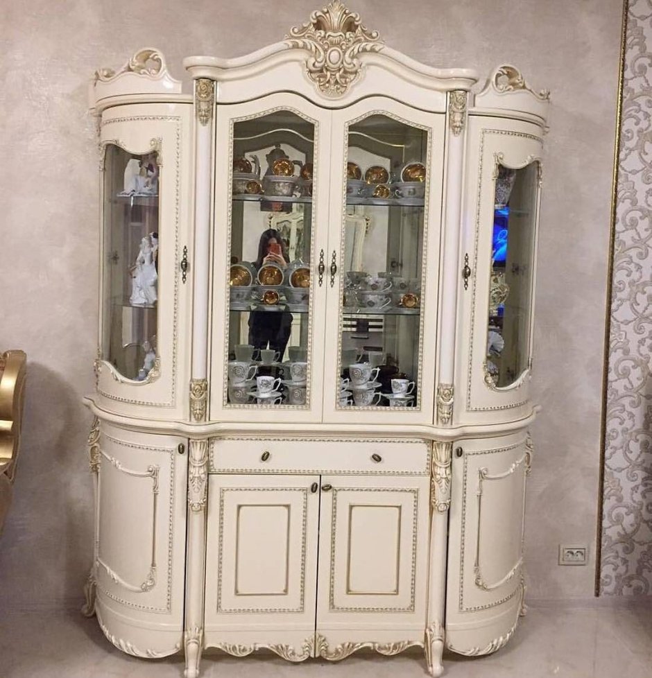 Угловая витрина для гостиной Мирандола