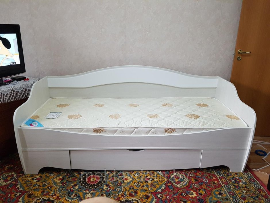 Кровать акварель 1