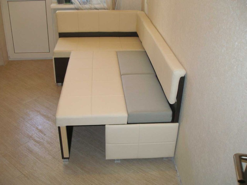 Кухонный диван со спальным местом для маленькой кухни
