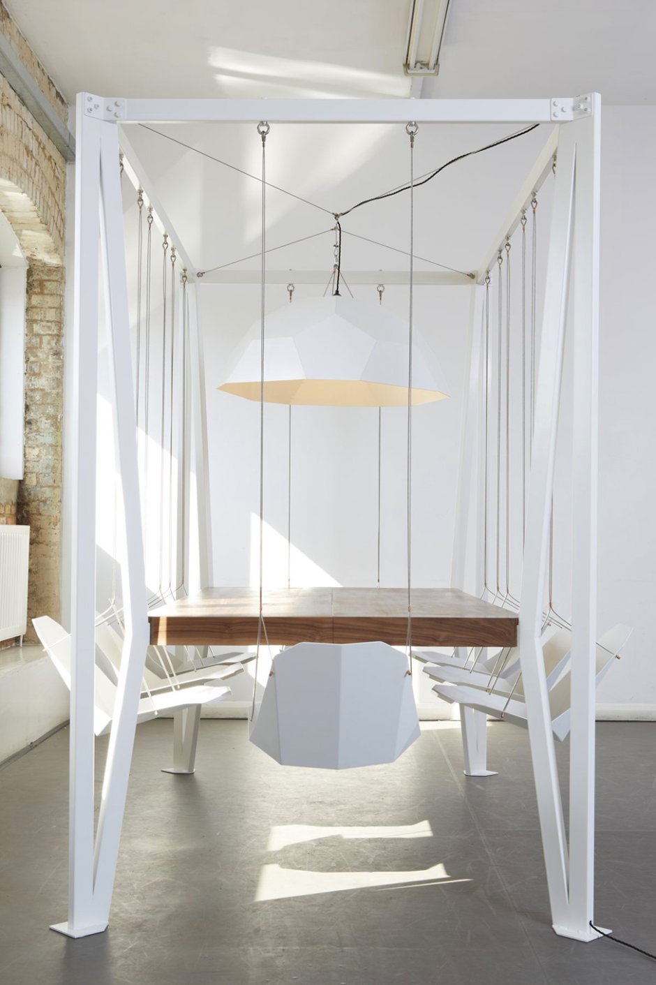 Стол-качели Duffy London - Swing Table
