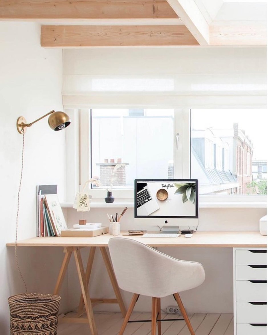 Шкаф у окна со столом