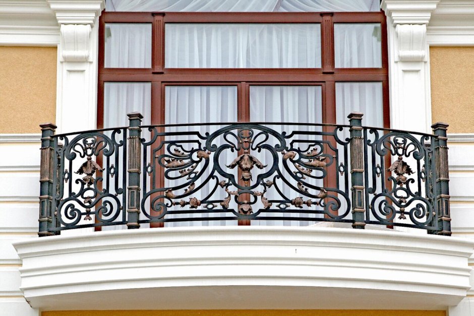 Классические кованые балконы