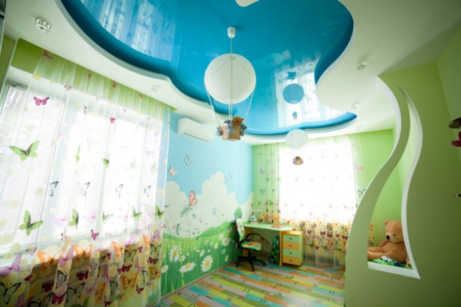 Дизайн натяжных потолков в детской комнате