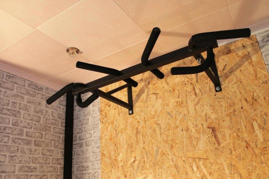 Турник с лестницей для дома