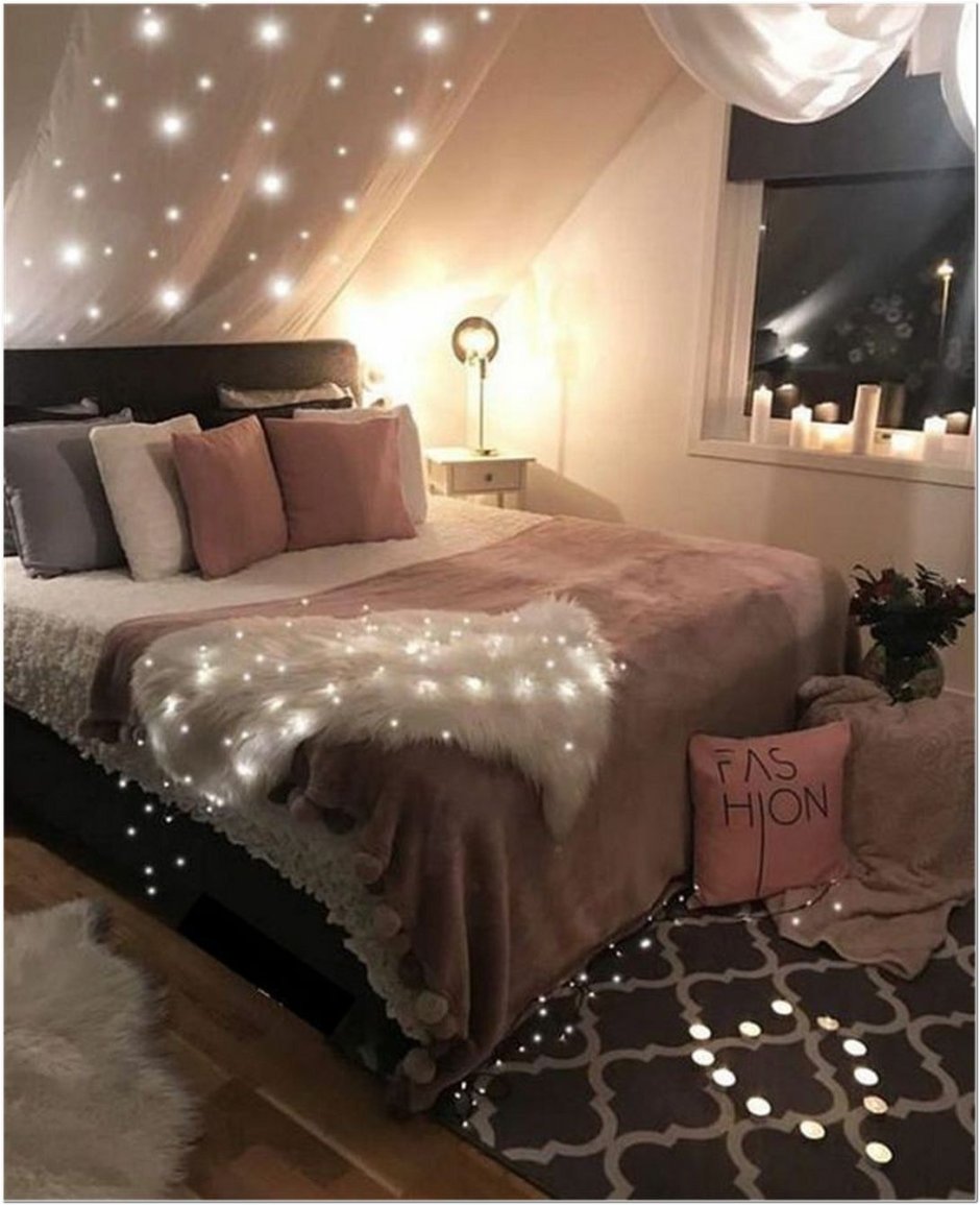 Красивая уютная кровать