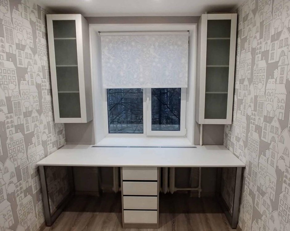 Письменный стол для школьника угловой у окна