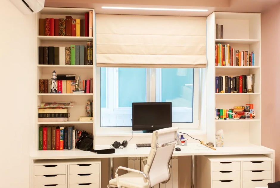 Икеа рабочая зона для школьника у окна