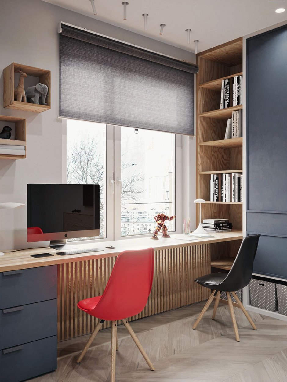 Стол у окна