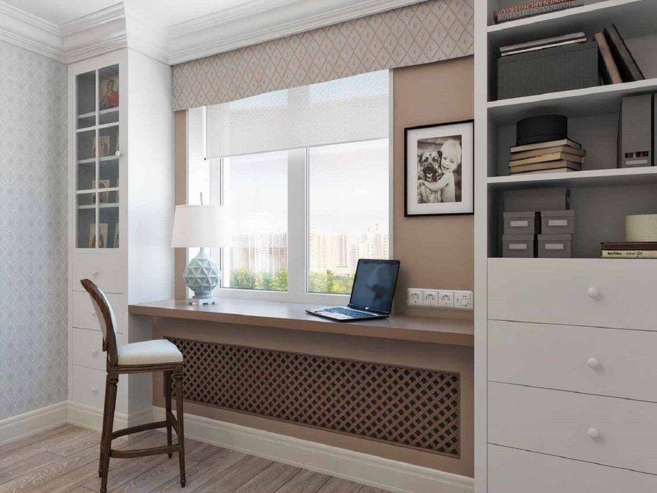 Шкафы возле окна