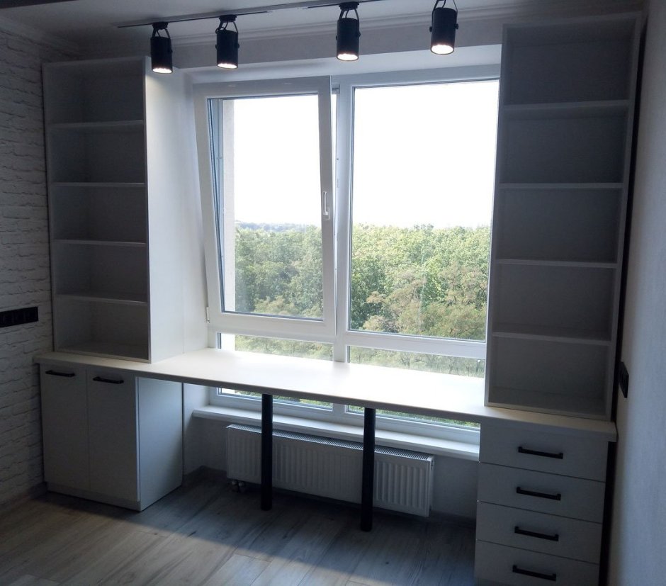 Рабочее место у окна