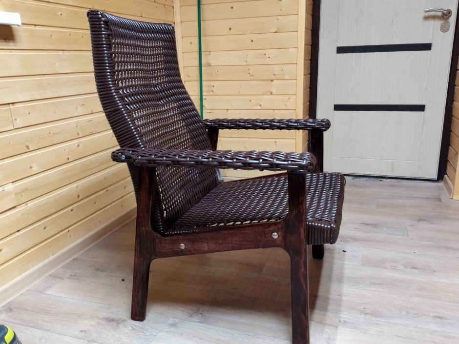 Железо деревянное кресло