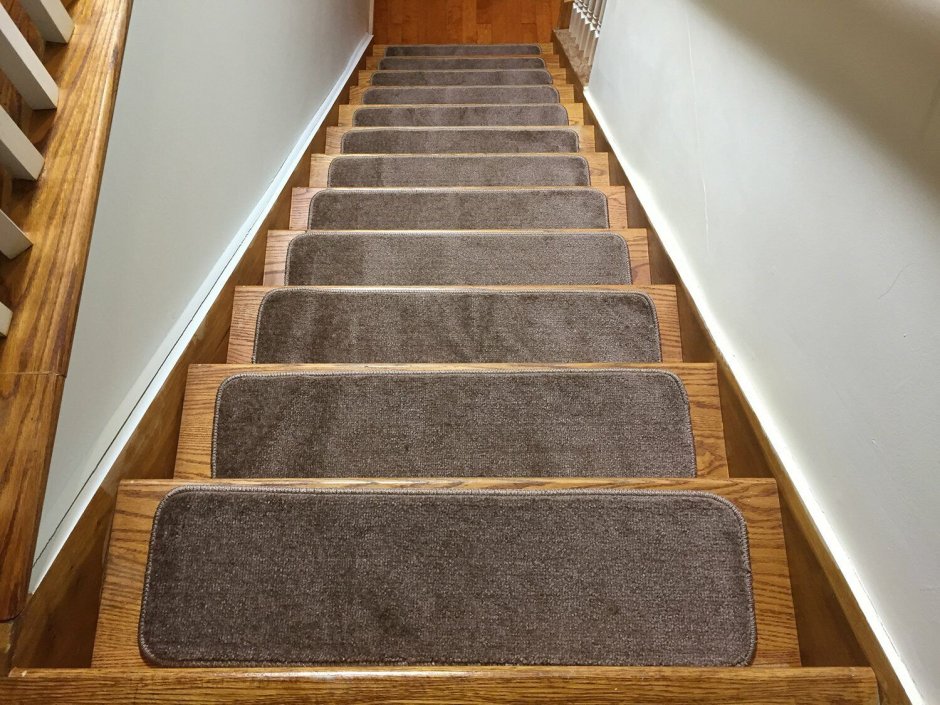 Накладки на ступеньки лестницы из ковролина