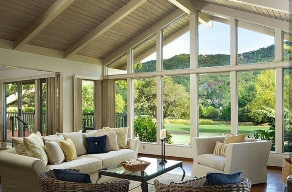 Одноэтажный дом с панорамными окнами