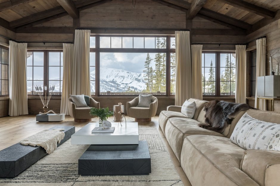 Мансарда с витражными окнами