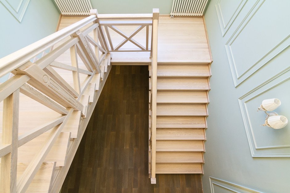 Деревянная лестница вид сверху