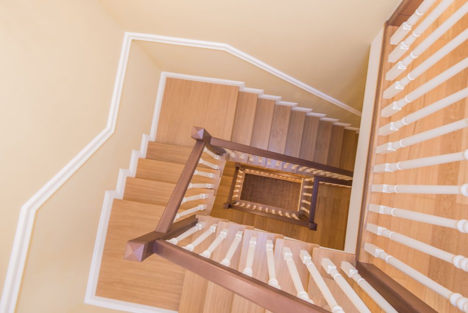 Деревянные ступени для лестницы