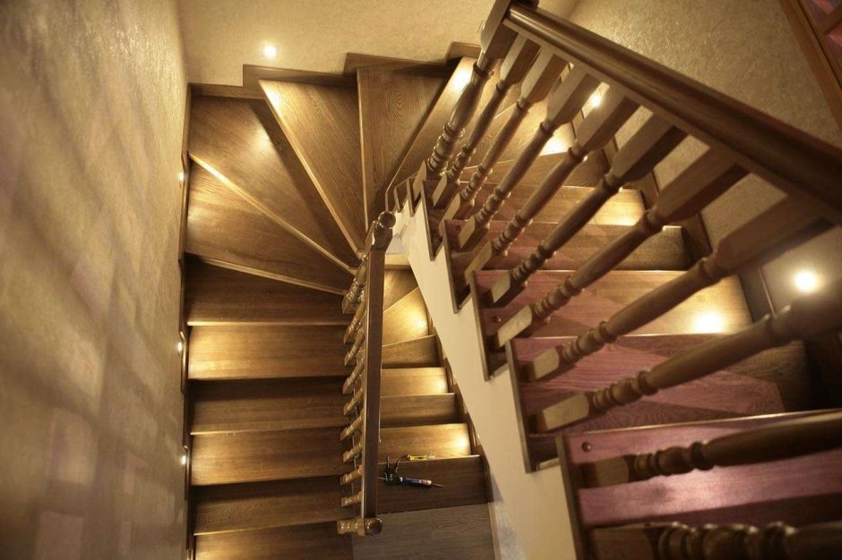 Компактная лестница на мансарду