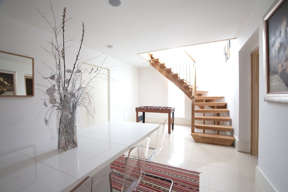 Угловая деревянная лестница