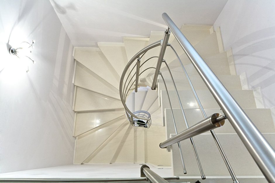 Лестница на больцах