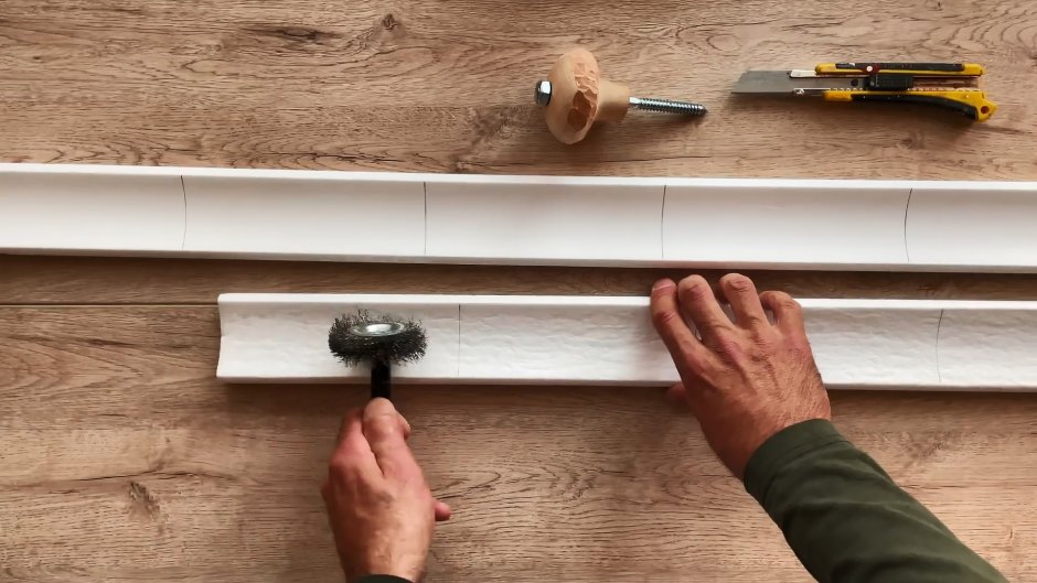 Wood plinth плинтус крепеж