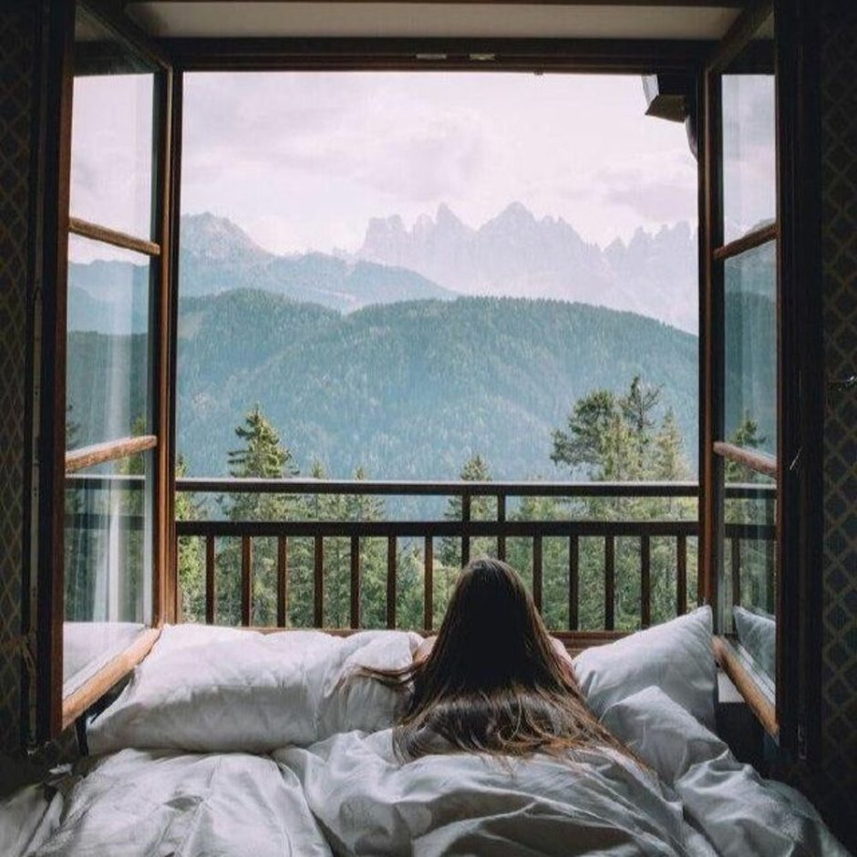 Спальня с видом на лес