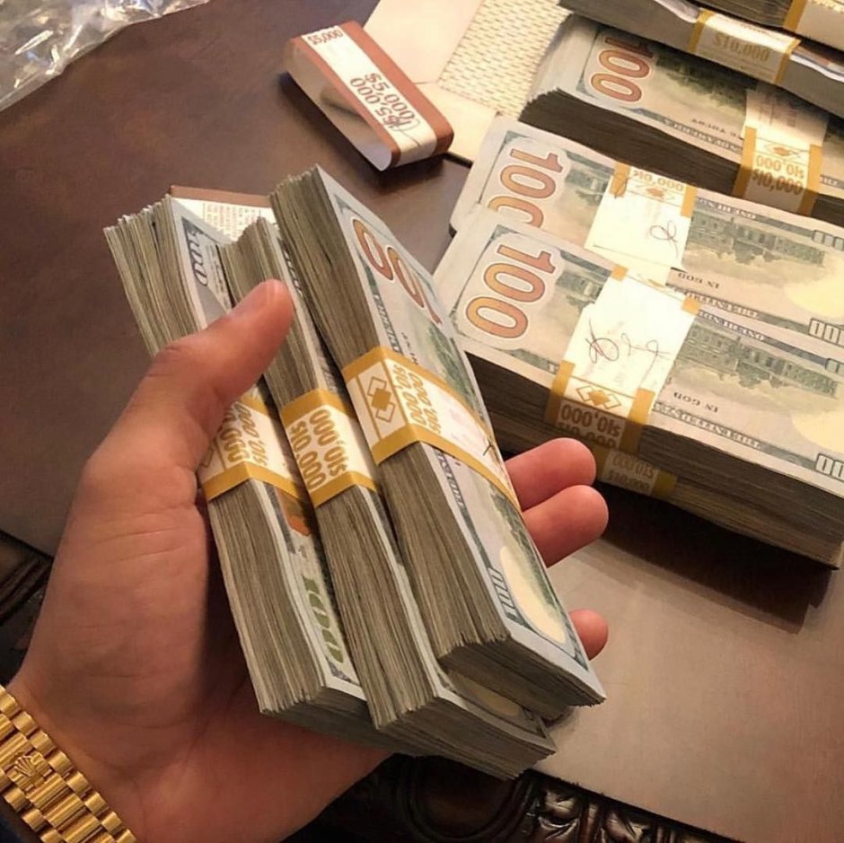 Пачка долларов