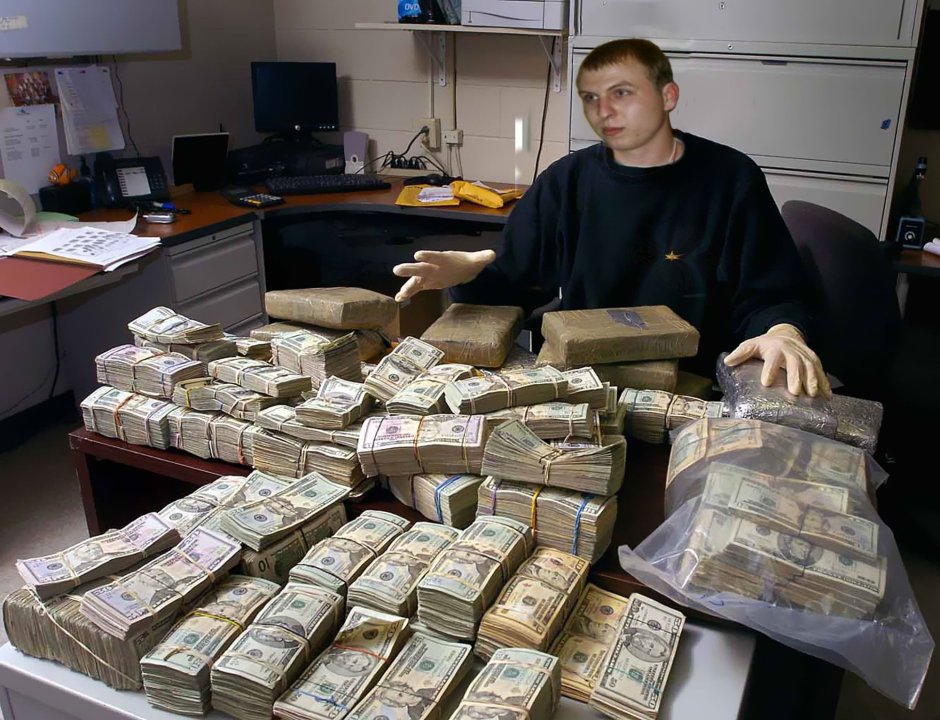 Много денег