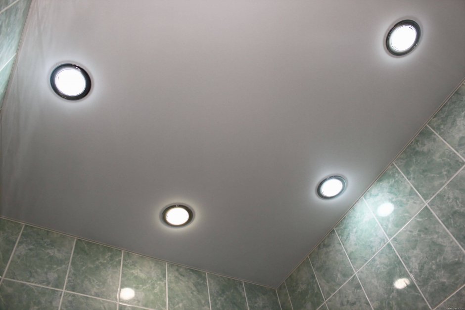 Точечное освещение в ванной