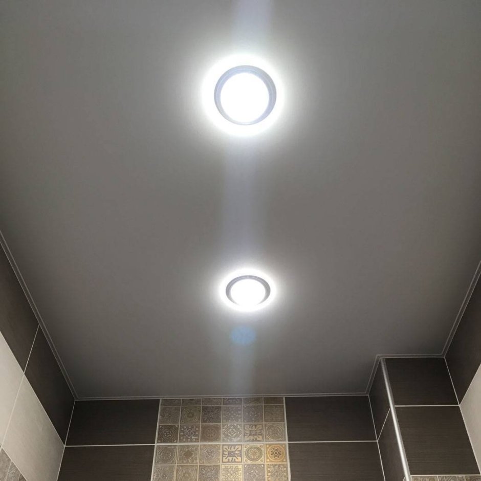 Точечные светильники в туалете