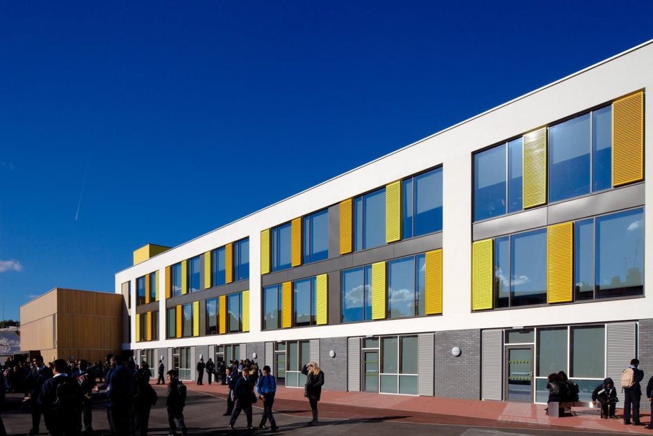 Modern High School в Лос-Анджелесе, США