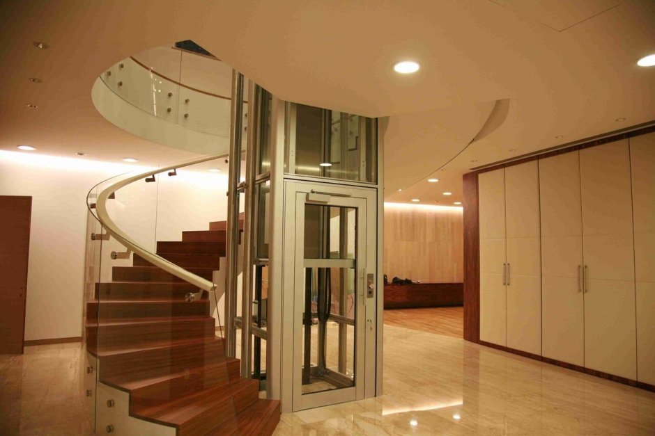 Винтовая лестница с лифтом