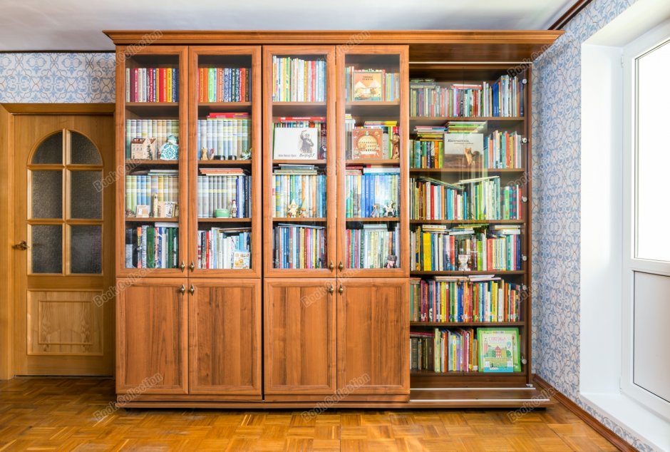 Книжный шкаф с баром