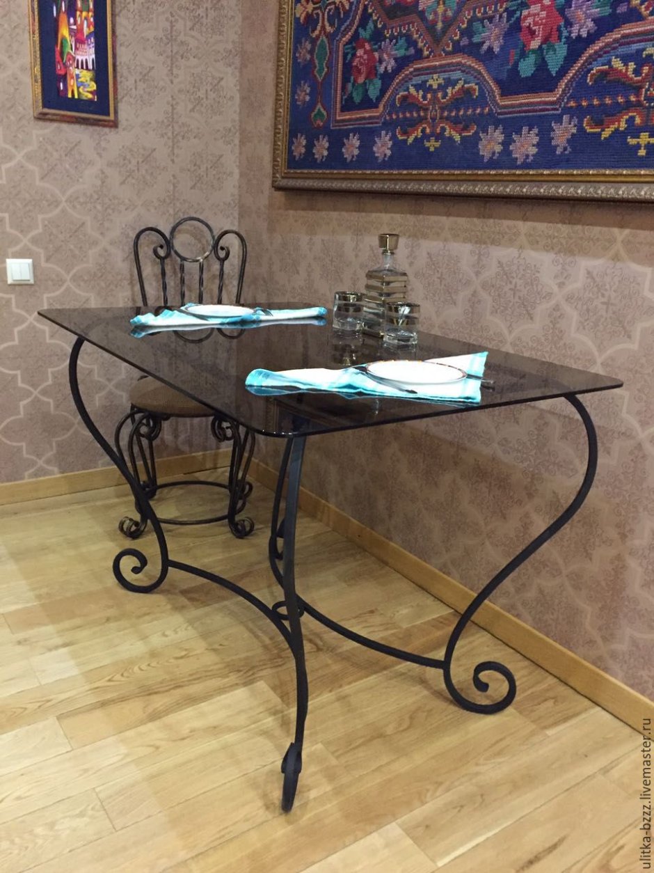 Кованые столики журнальные с деревом