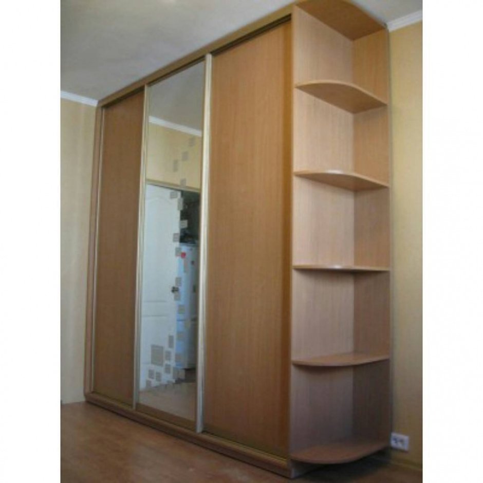 Шкаф-купе с боковыми полками в прихожую