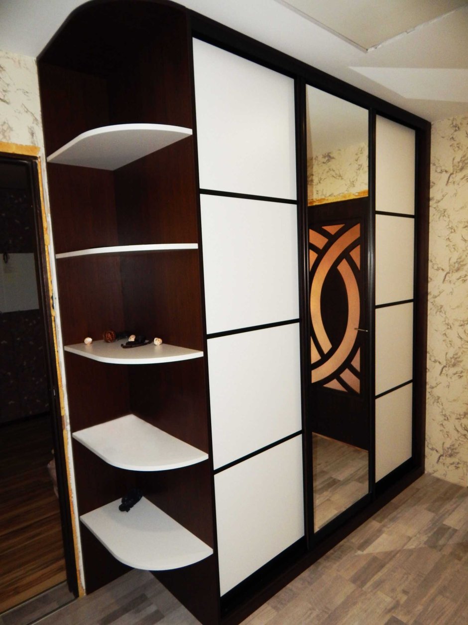 Шкаф купе с радиусными полками