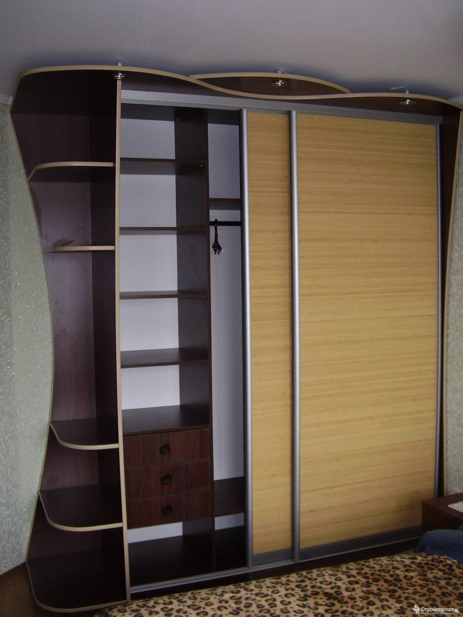 Шкаф купе с боковыми полками