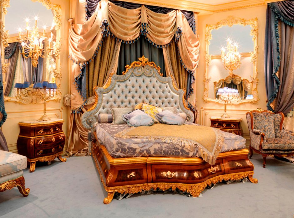 Кровать в королевском стиле