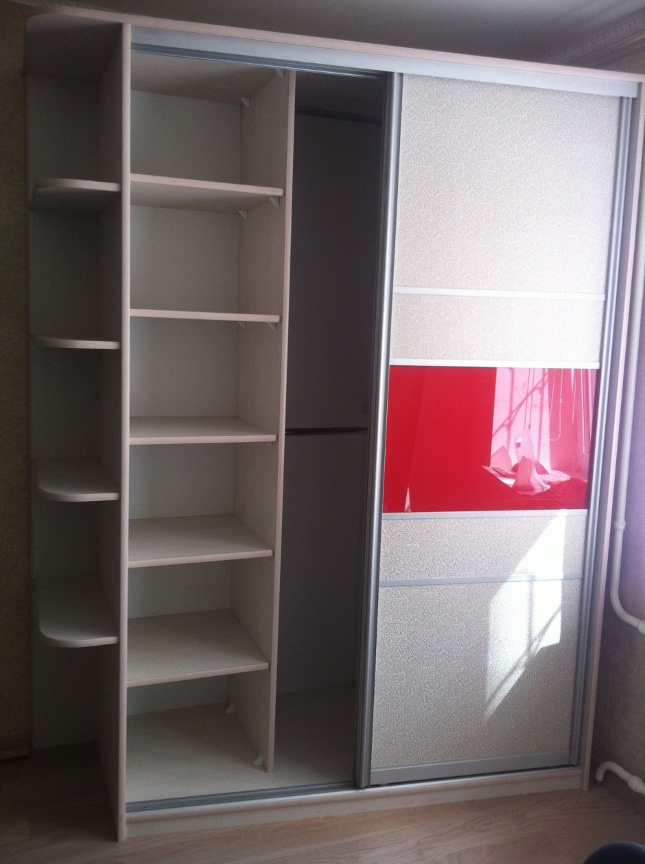 Шкаф белый с полками сбоку