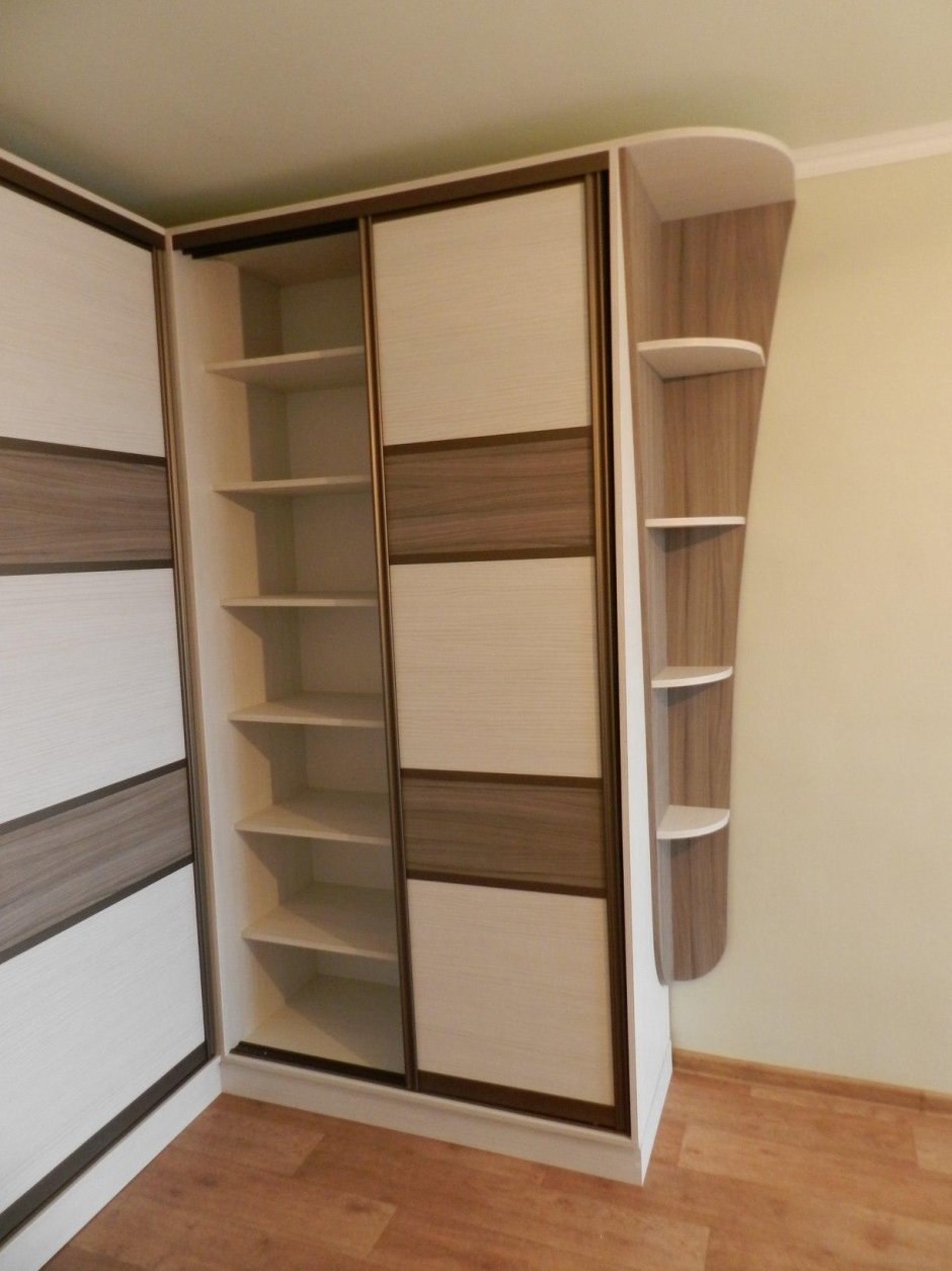 Шкаф купе с боковыми полками
