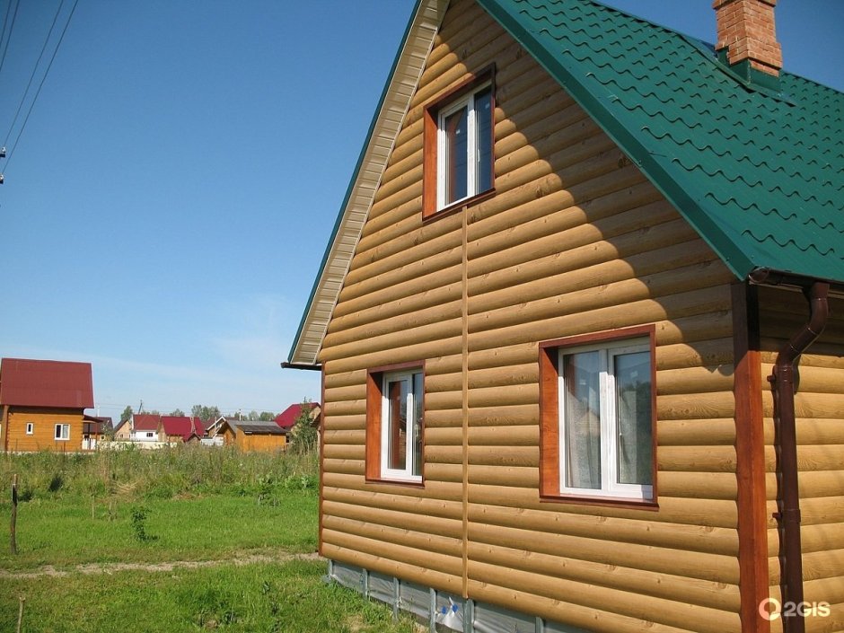 Блокхаус и зеленая крыша