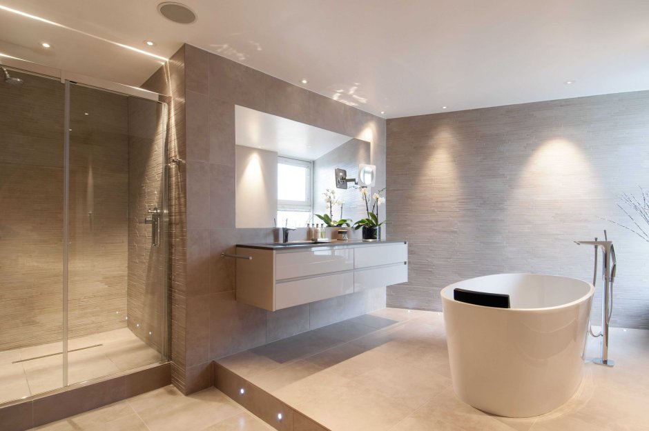 Ванная комната с окрашенными стенами в современном стиле