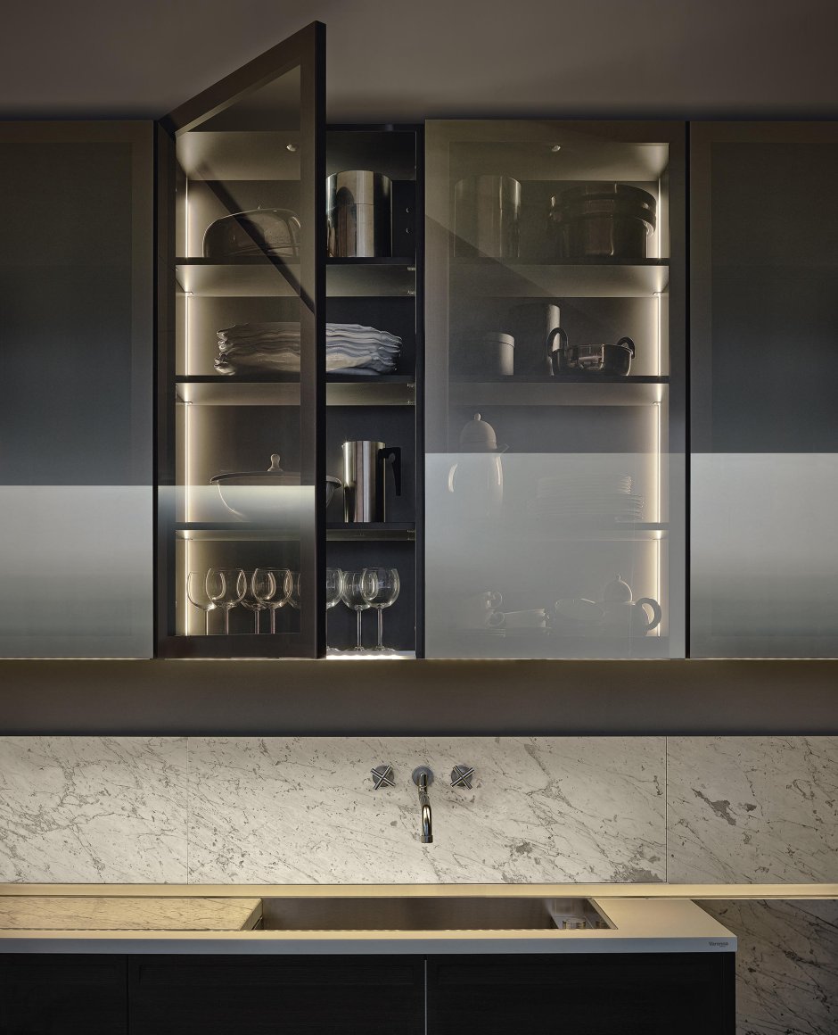 Фасады со стеклом для кухни