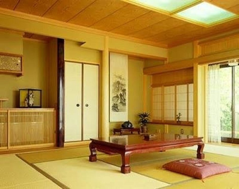 Гостиная в японском стиле в деревянном доме