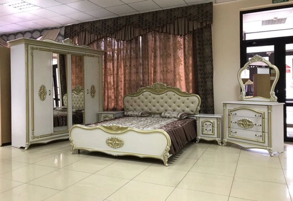 Шкаф с серебряной патиной