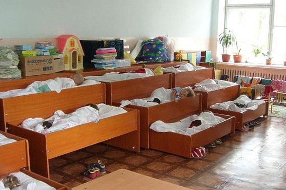 Расположение кроватей в детском саду