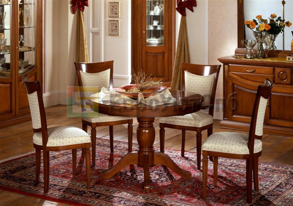 Классические столы и стулья для гостиной