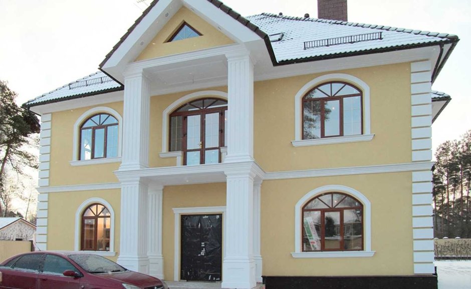 Лепнина на фасаде частного дома