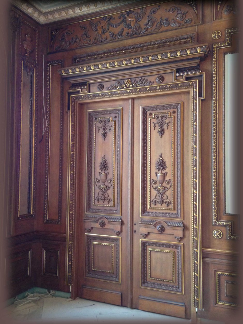 Резные двери