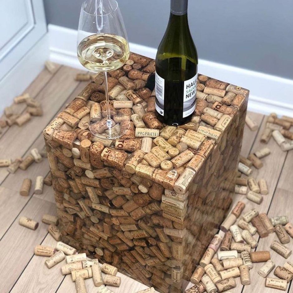 Из винных пробок
